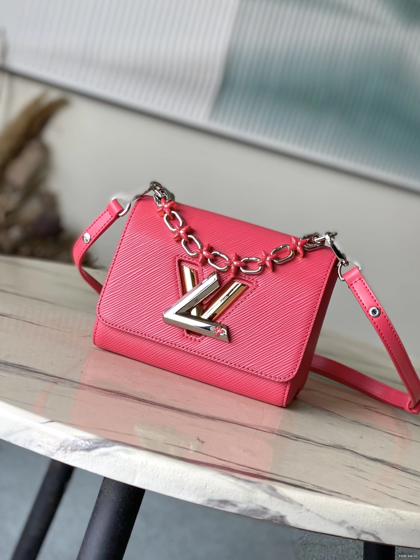 First bag ru TWIST LOUIS PM-19*15*9CM VUITTON 0815